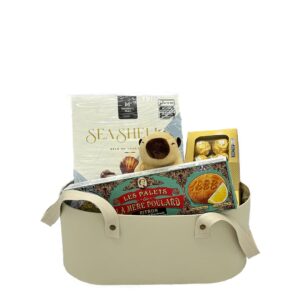 Cesta de presente com doce importado e ferrero roche