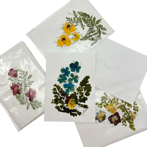 Carta de presente artesanal grande com flores naturais tamanho 16x11,5
